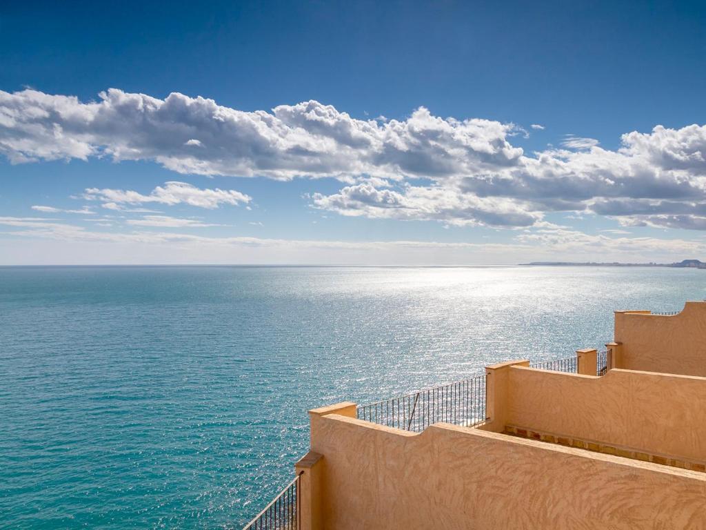Occidental Pueblo Acantilado El Campello Bagian luar foto